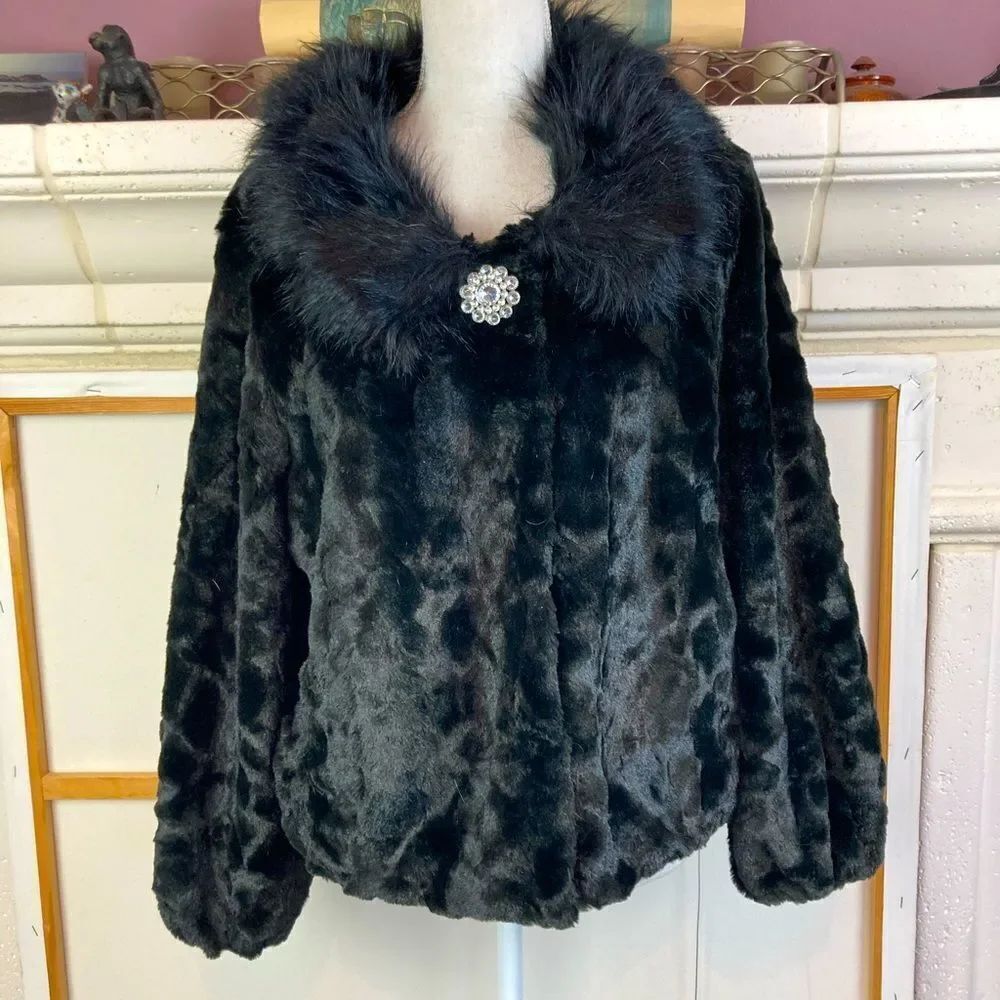 Marc Andrew Marc NWOT elegant faux fur evening jacket w/ rhinestone centerpiece